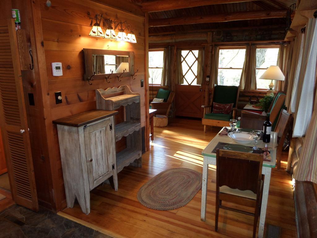 Lake Lucerne Treehouse Eureka Springs Exterior photo