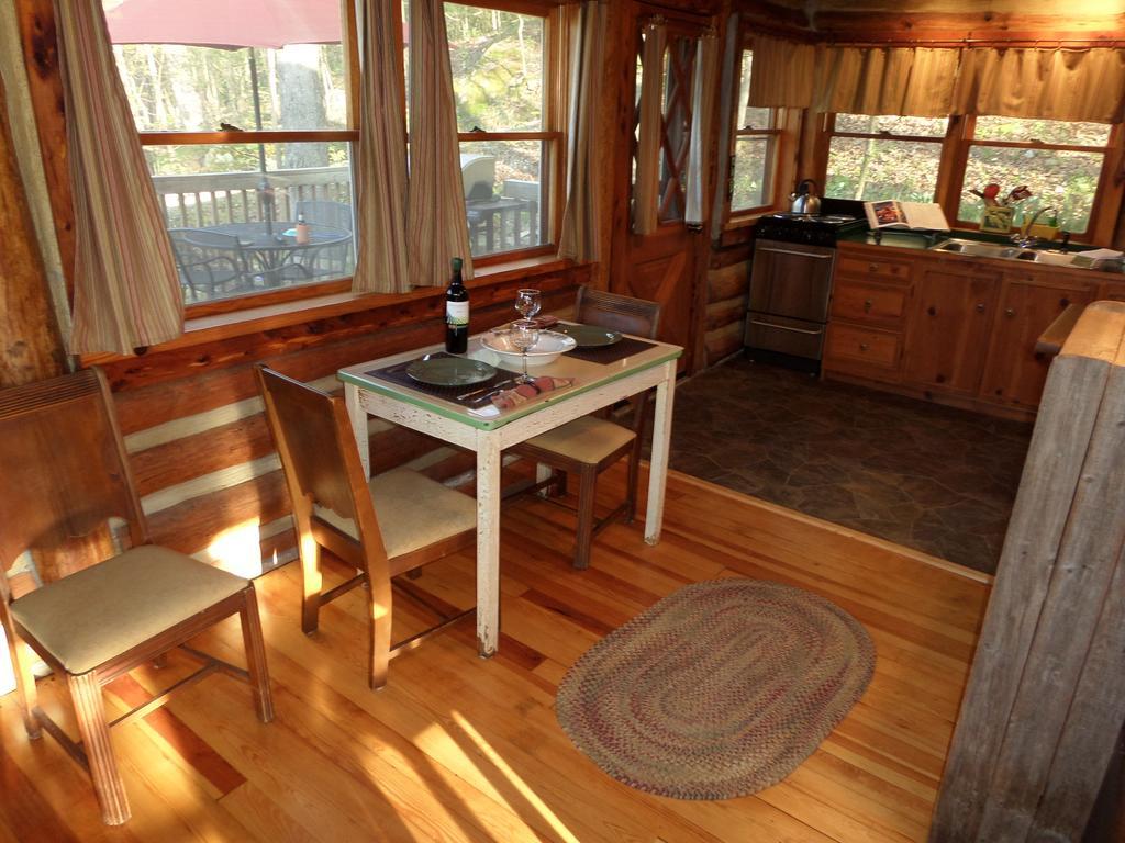 Lake Lucerne Treehouse Eureka Springs Exterior photo