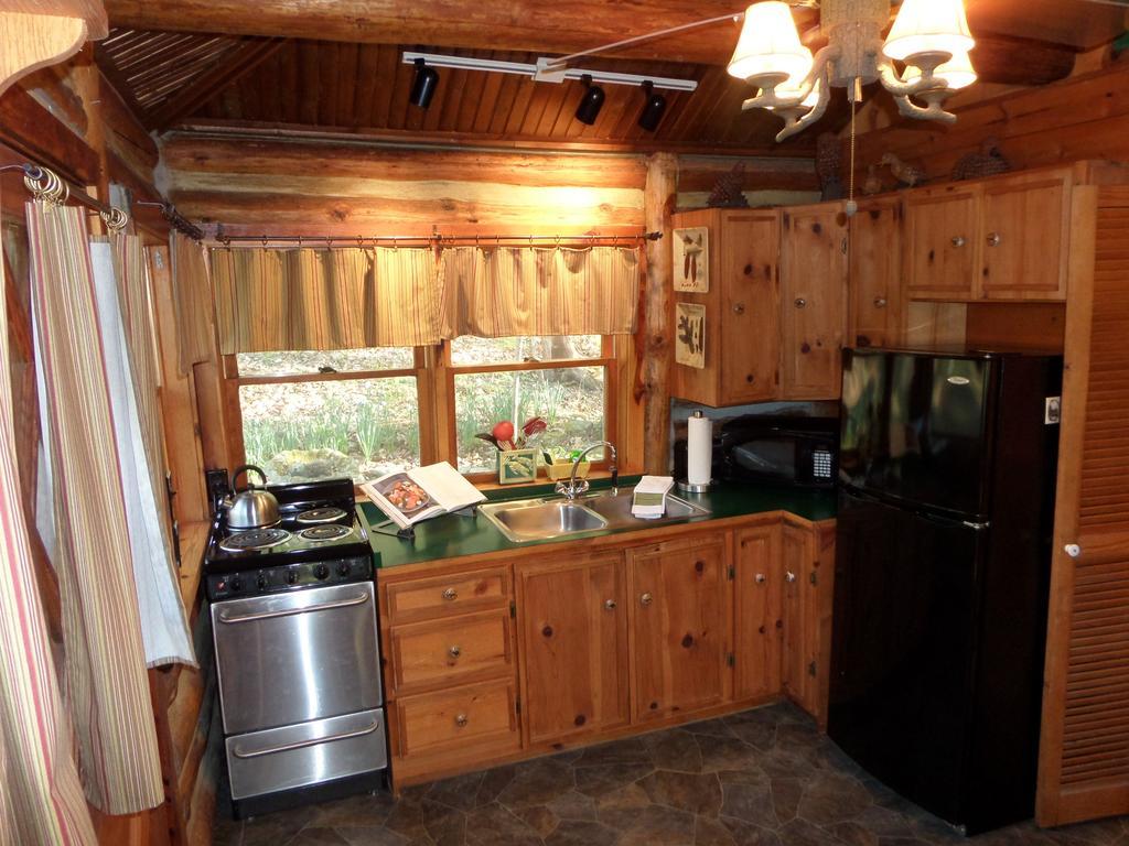 Lake Lucerne Treehouse Eureka Springs Exterior photo